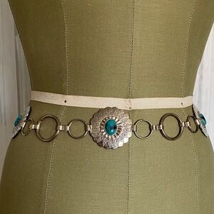 Elegant Silver and Turquoise Chain Belt